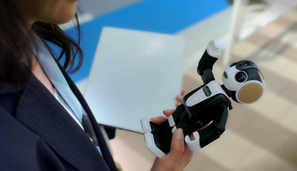 Internet z żarówki i robot-smartfon